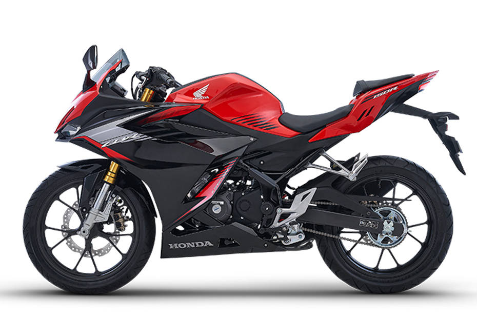 2021 Honda CBR150R vs Yamaha R15 V3.0: Specifications Compared | BikeDekho