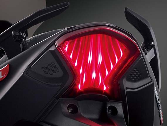 Yamaha Tmax 560 Vs Sym Maxsym Tl 508 Photo Comparison Bikedekho