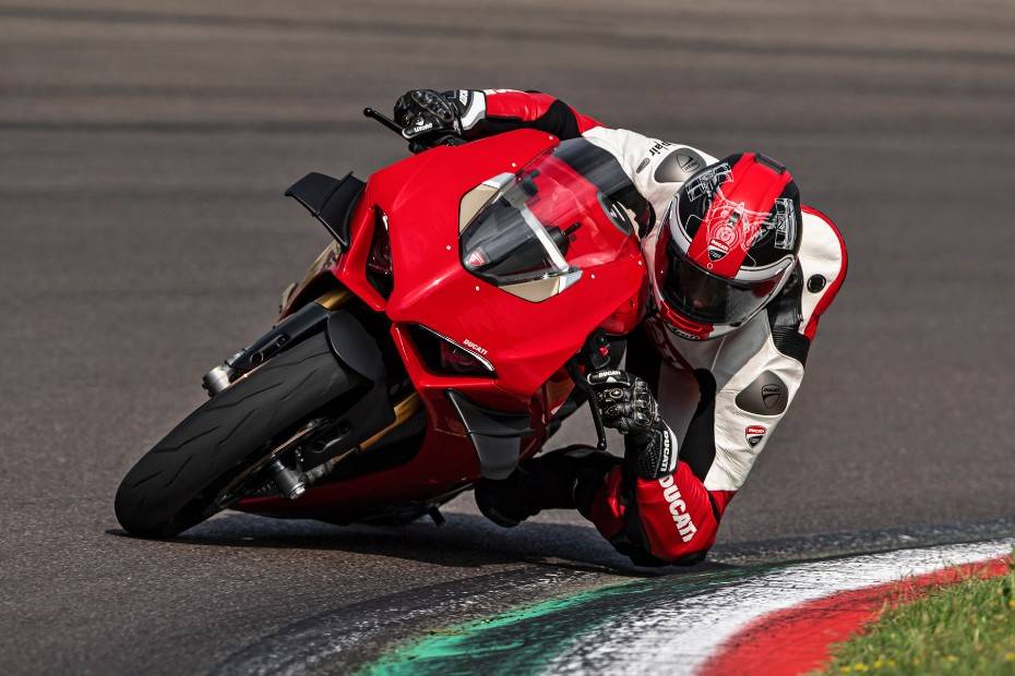 2021 Ducati Panigale V4 Vs BMW S 1000 RR: Photo Comparison | BikeDekho