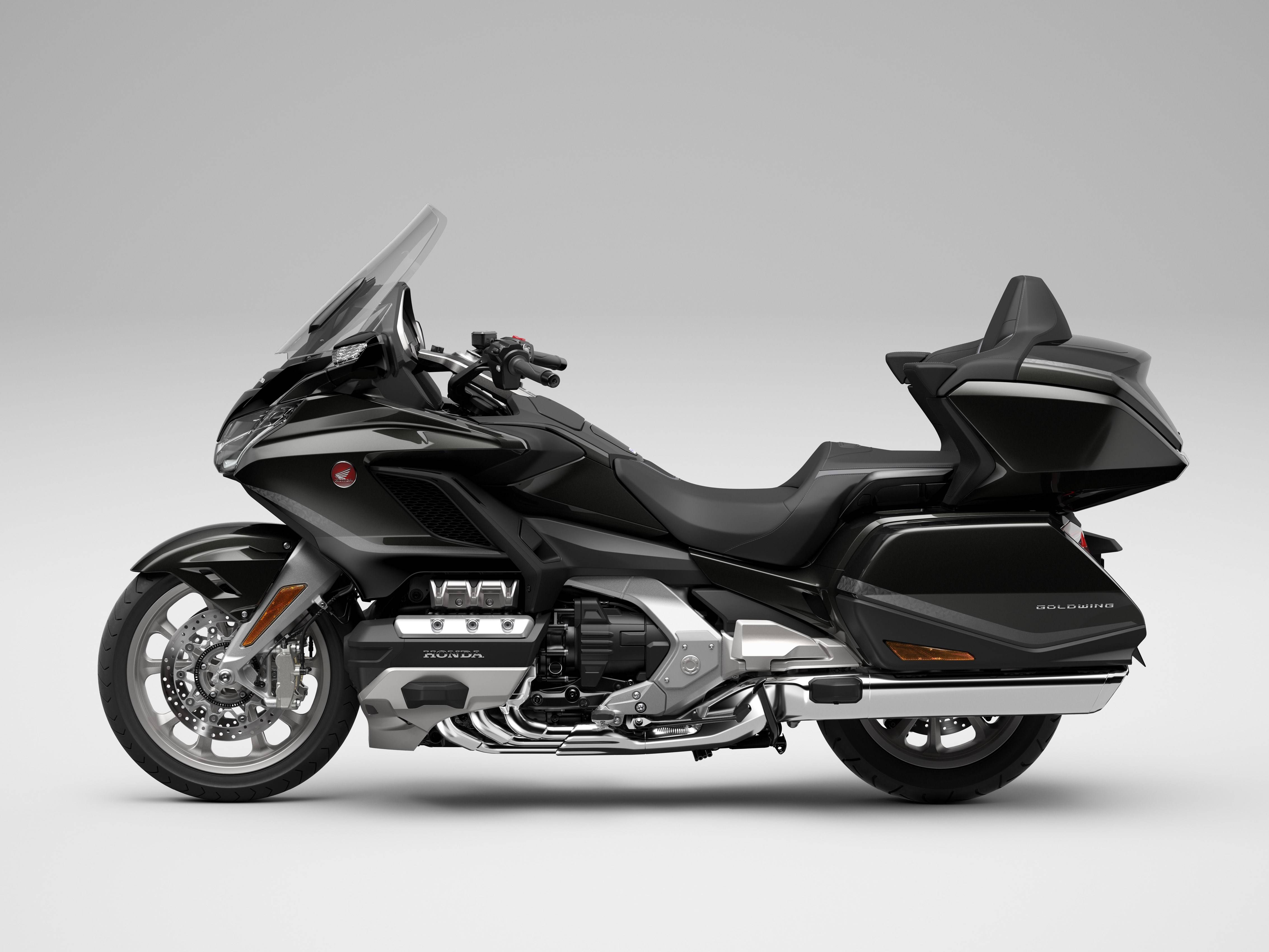 2021 Honda Gold Wing Tour: Photo Gallery | BikeDekho