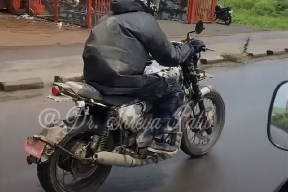 Yezdi Roadking Scrambler Jawa Adv Bike Spotted Zigwheels
