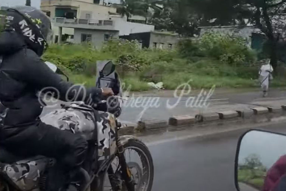 Yezdi Roadking Scrambler & Jawa ADV Bike Spotted - ZigWheels
