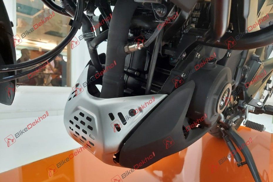 2021 Bajaj Dominar 400 With Touring Kit: Photo Gallery | BikeDekho