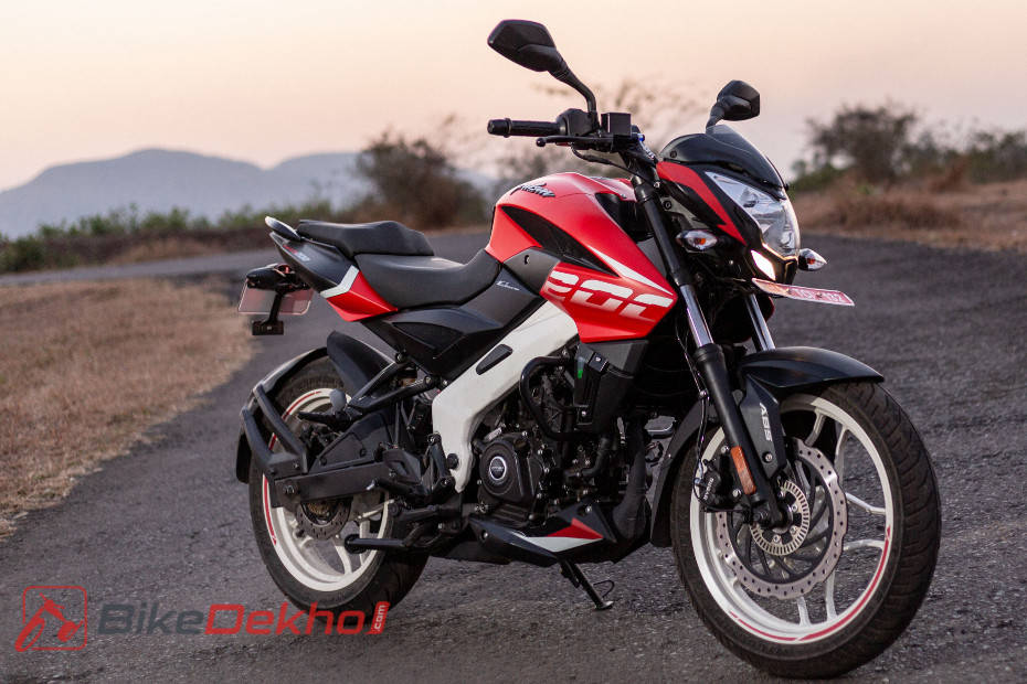 Bajaj Pulsar N250 vs Pulsar NS200: Photo Comparison | BikeDekho