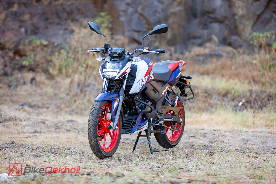 TVS Apache RTR 165 RP Road Test Review: Image Gallery | BikeDekho