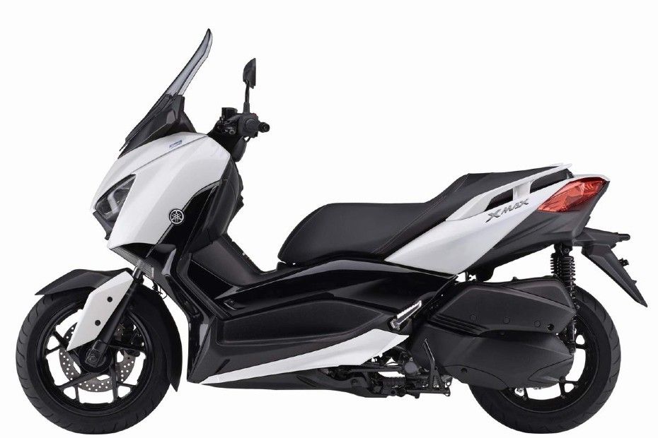 2022 Yamaha XMax Launched In Japan In Four New | BikeDekho