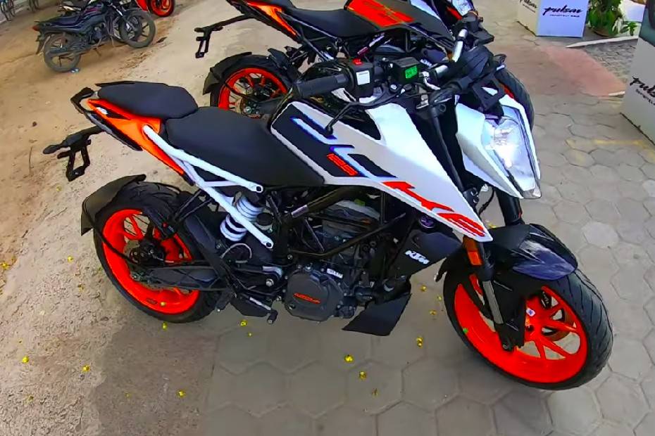 New KTM Duke 125, Duke 200, Duke 250 & Duke 390 Reach Dealerships