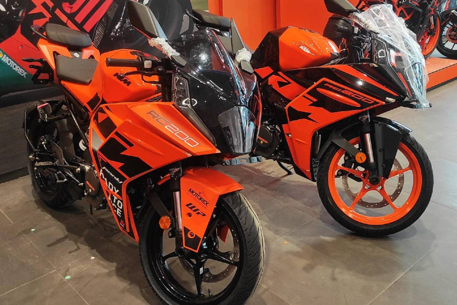 New Ktm Rc 390 Gp Rc 200 Gp Special Edition Colours Reaches Dealerships Bikedekho 1225