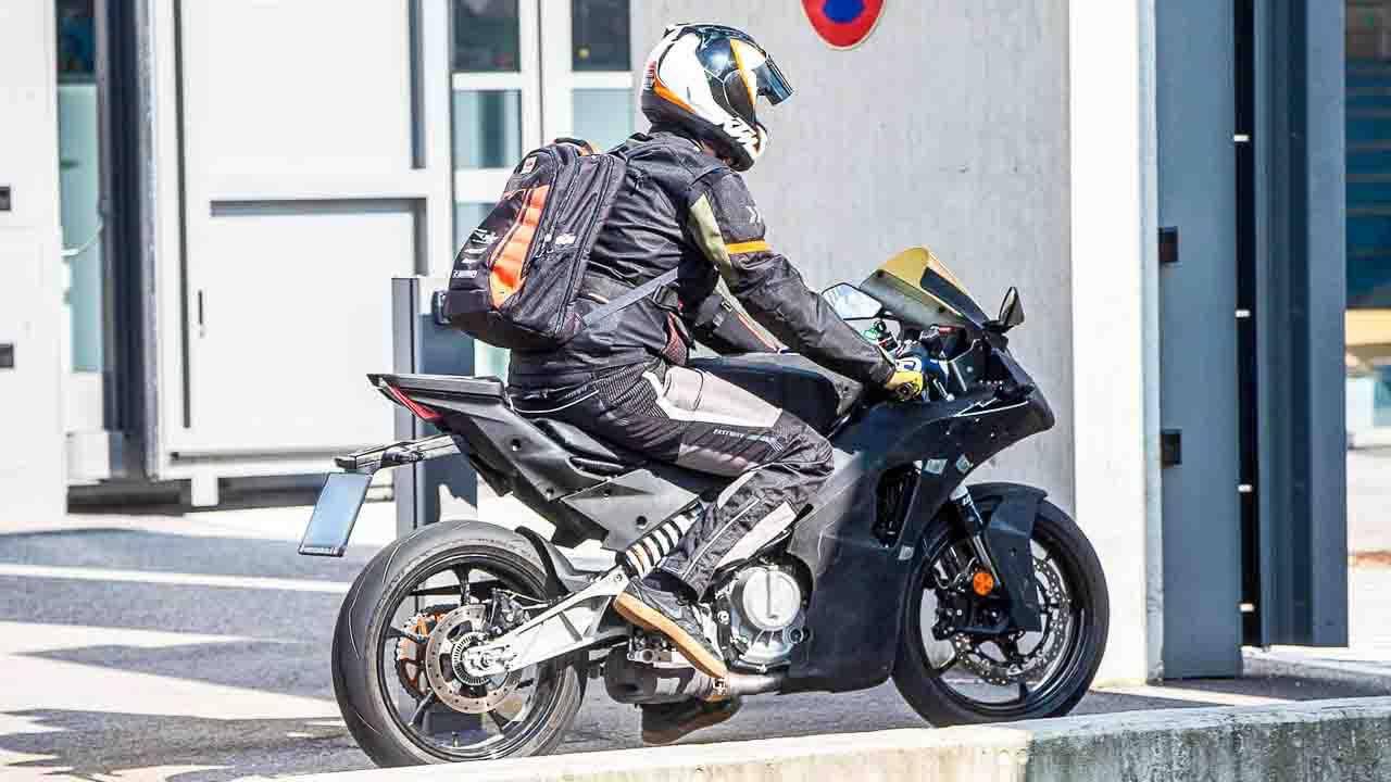 2025 KTM RC 390 & RC 125 Spied In Europe BikeDekho