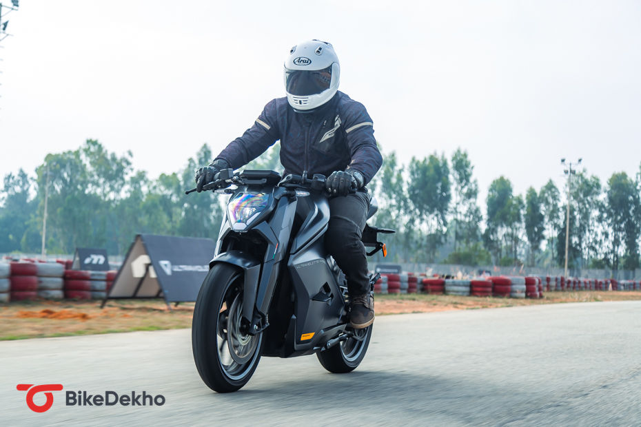 Picture of Ultraviolette F77 Review: 5 Likes & 3 Dislikes | BikeDekho