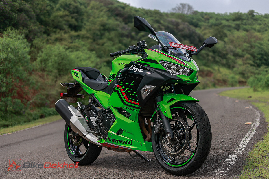 Kawasaki Ninja Zx 4r Vs Ninja 400 Compared In 10 Pics Bikedekho