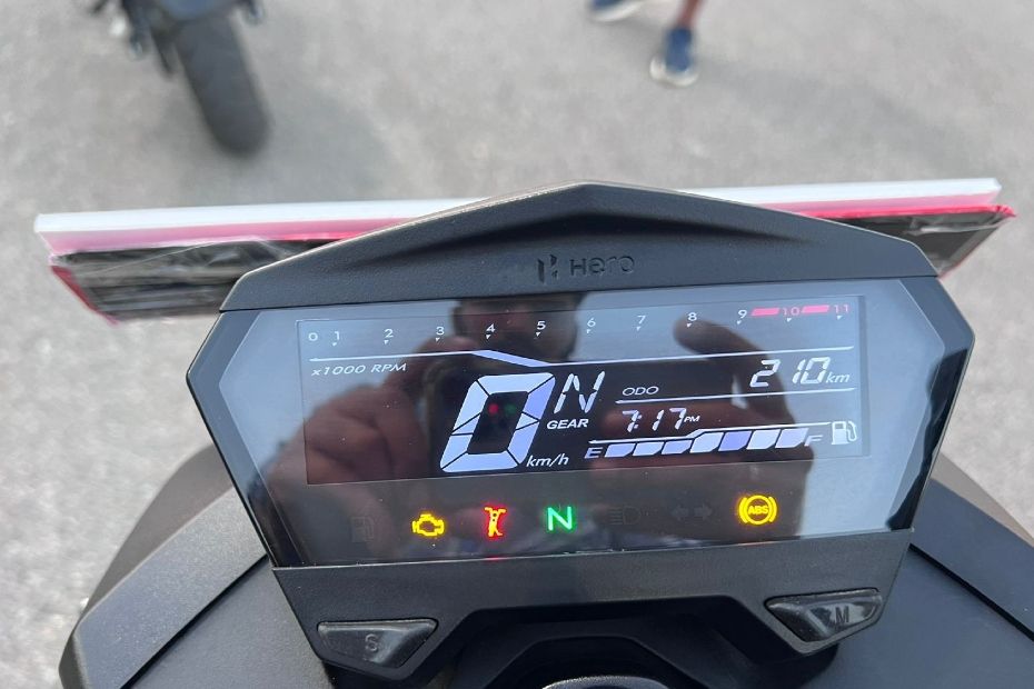 Hero Xtreme 160R 4V Connect Variant: Features explained | BikeDekho
