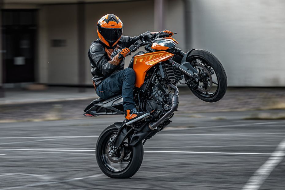 BREAKING 2024 KTM 390 Duke & 250 Duke Launched BikeDekho