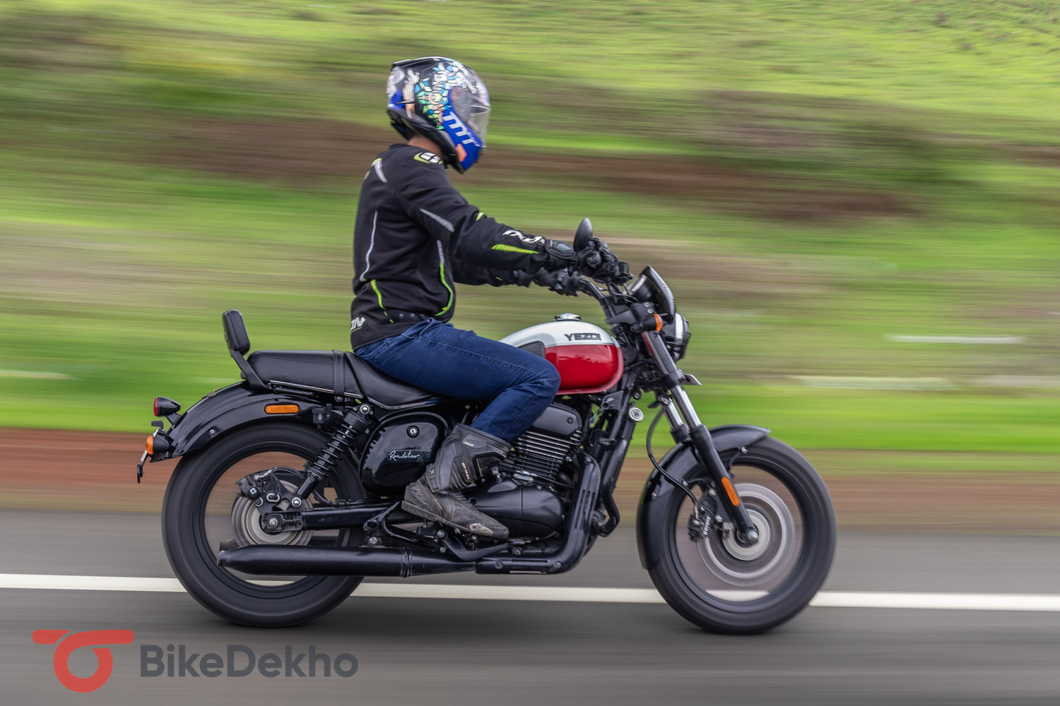 Yezdi Roadster Price - Images, Colours, Specs & Reviews