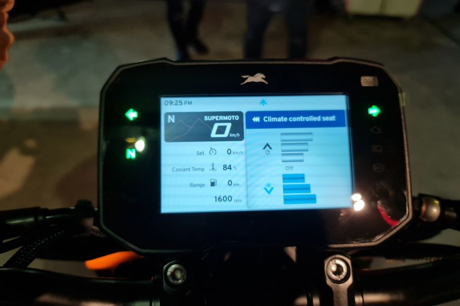 TVS Apache RTR 310 Features Explained: Smartphone Connectivity, Cooling ...