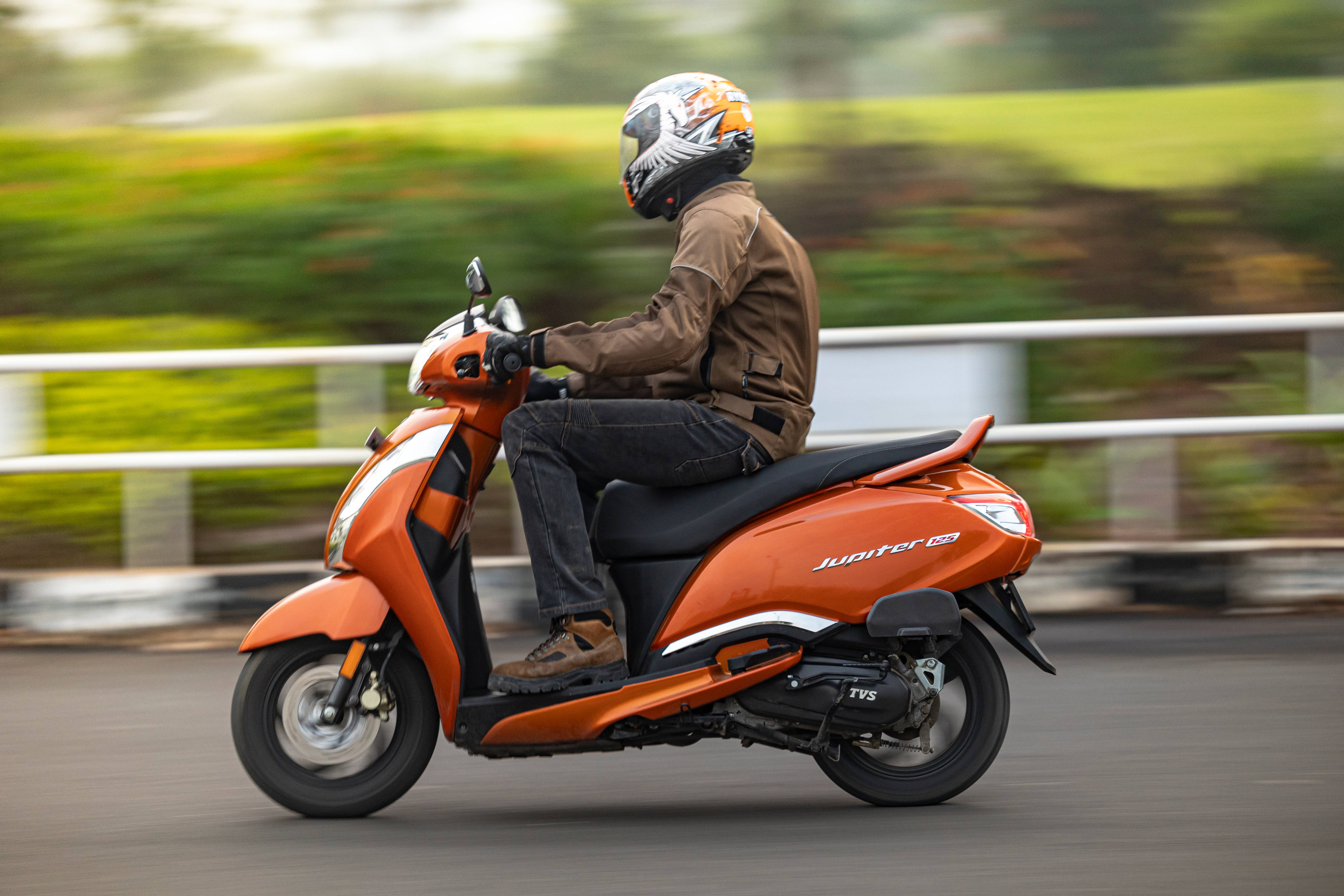 TVS Jupiter 125 Review Riding Posture