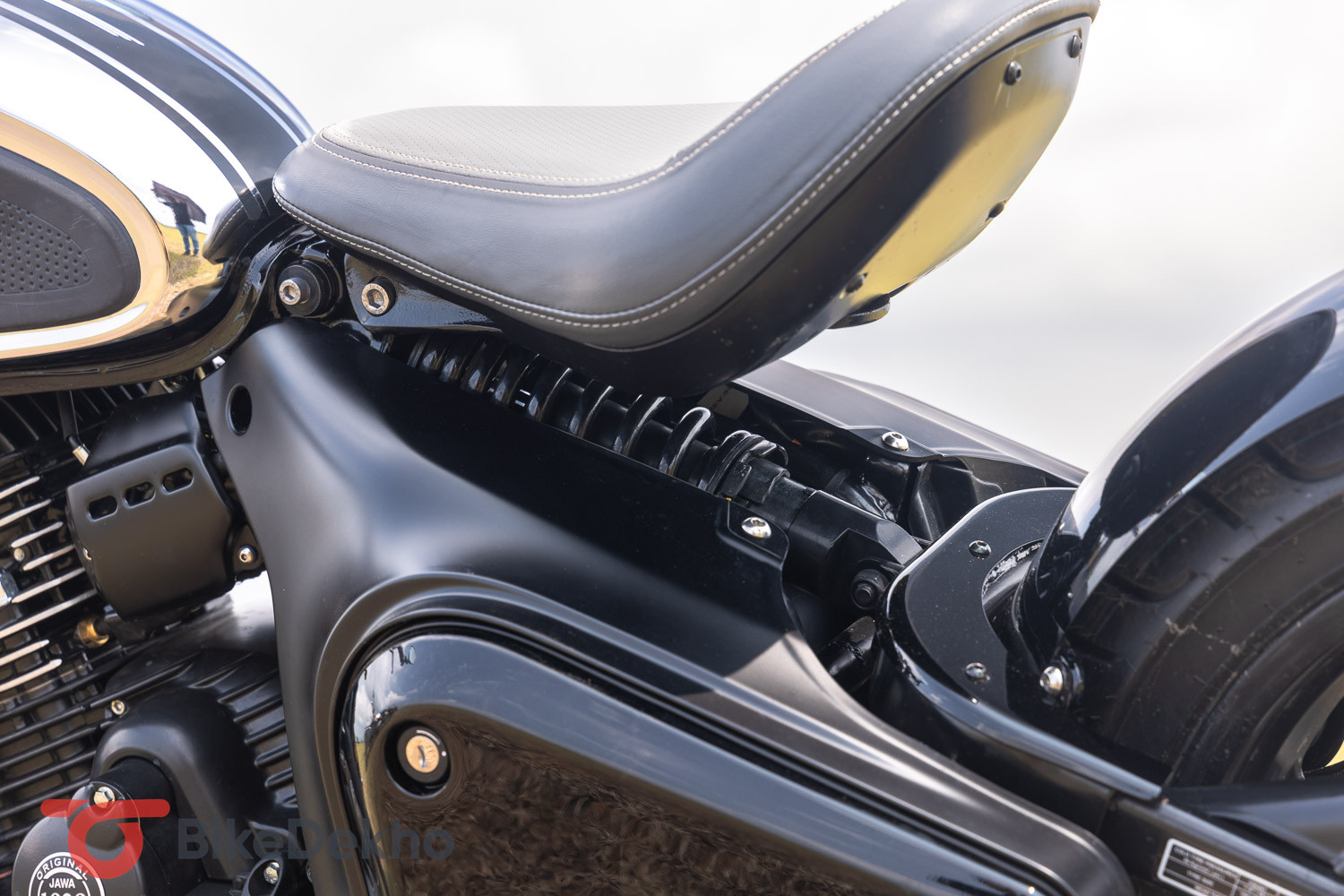 Jawa 42 Bobber Black Mirror Review: 4 Likes And 3 Dislikes | BikeDekho