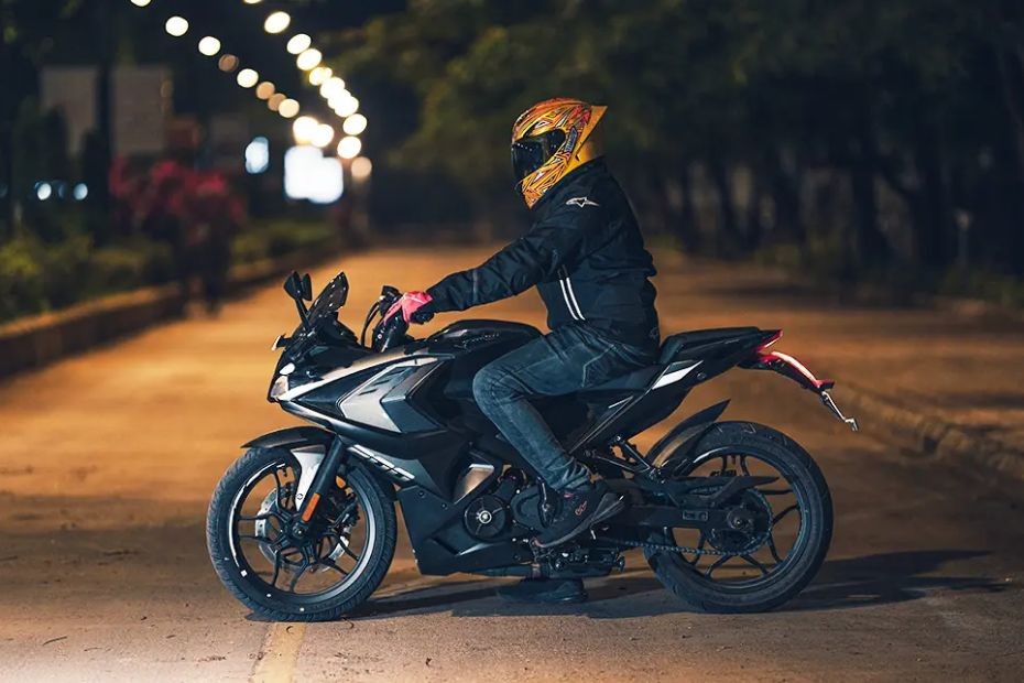 Bajaj Pulsar RS200 Price - Images, Colours, Specs & Reviews
