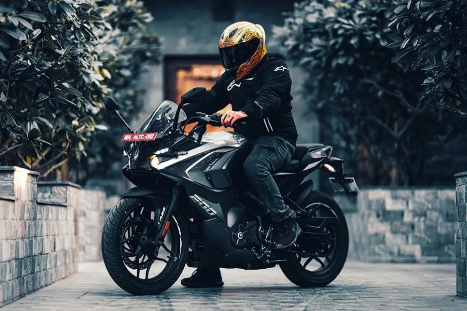Bajaj Pulsar RS200 Front Side
