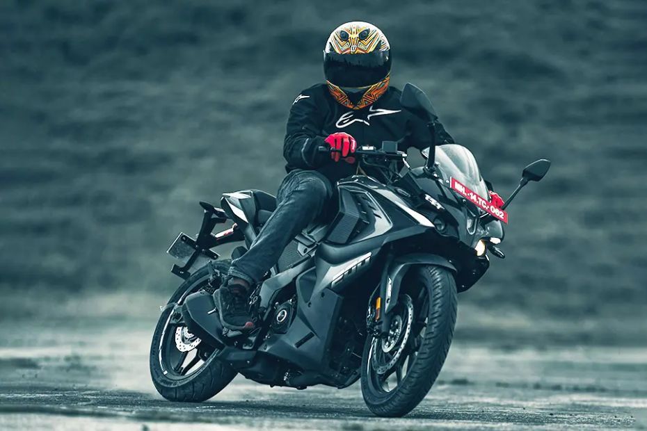 Bajaj Pulsar RS200 handling and ride quality
