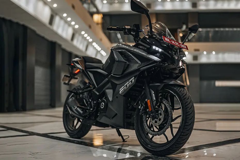 Bajaj Pulsar RS200 Seat and Suspension Comfort