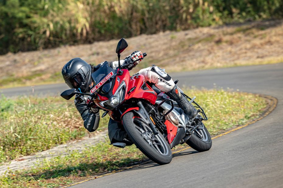 Bajaj Pulsar F250 Bajaj Pulsar F250 Handling