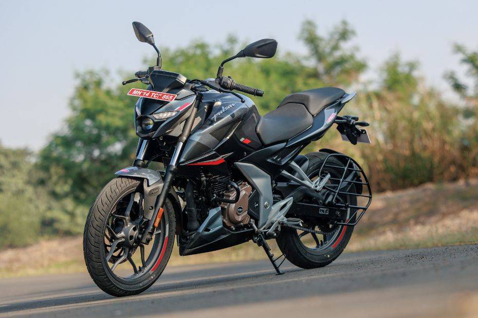 Pulsar 250 best sale on road price