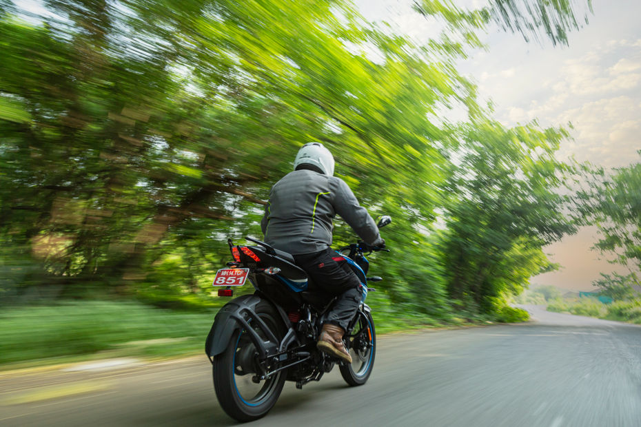 Bajaj Pulsar NS 125 Comfort and Riding Posture