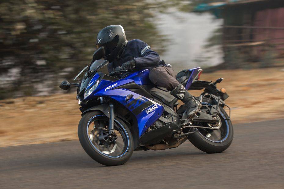 Yamaha R15S Side panels: Handling and Ride Quality