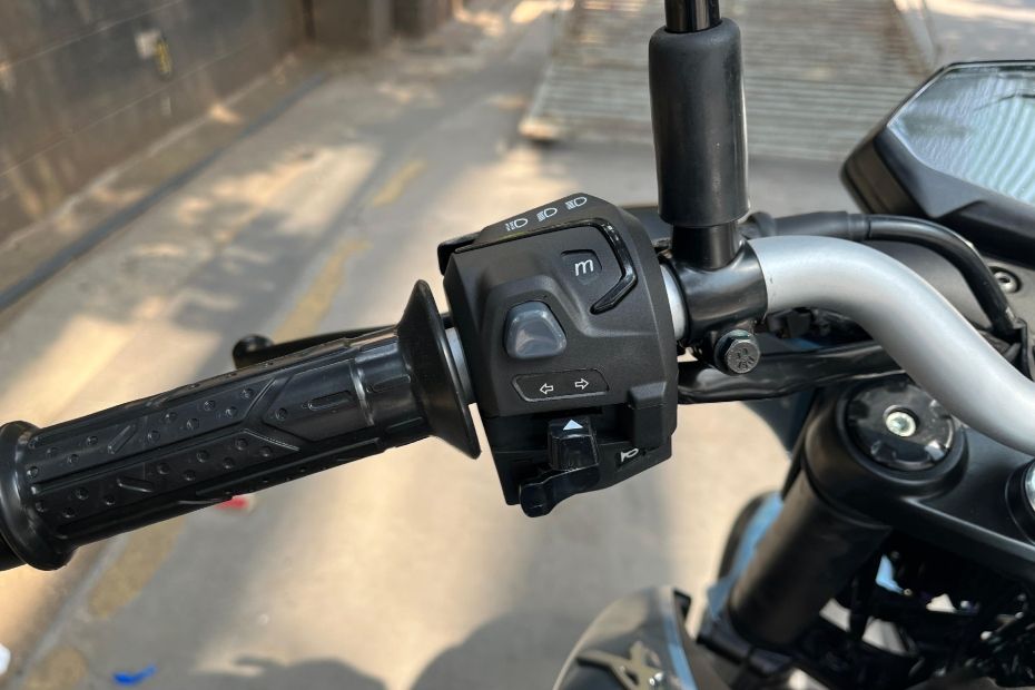 EXCLUSIVE: 2024 Bajaj Pulsar N160 With Inverted Fork Launched! | BikeDekho