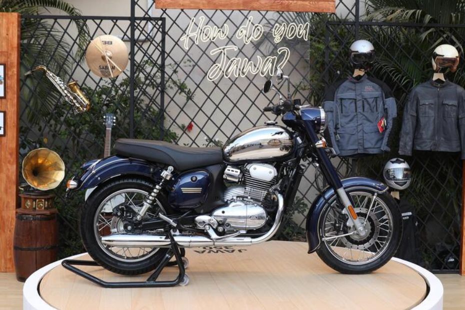 Jawa Yezdi Motorcycles Showcased The Jawa 350 Blue At The Mahindra Blues Festival