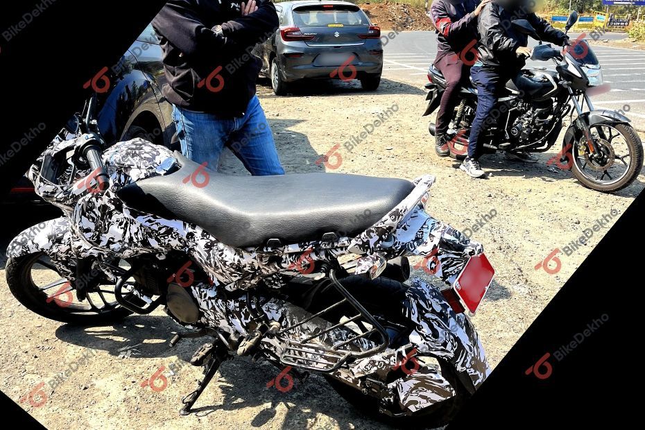 Bajaj CNG Bike Spied Testing Again - BikeDekho Exclusive