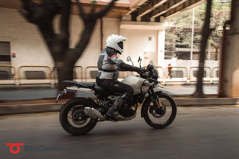 Royal Enfield Himalayan 450 Riding City Side Profile
