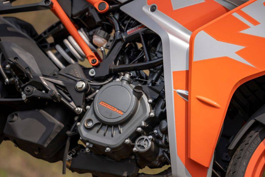 KTM RC 200 - Engine