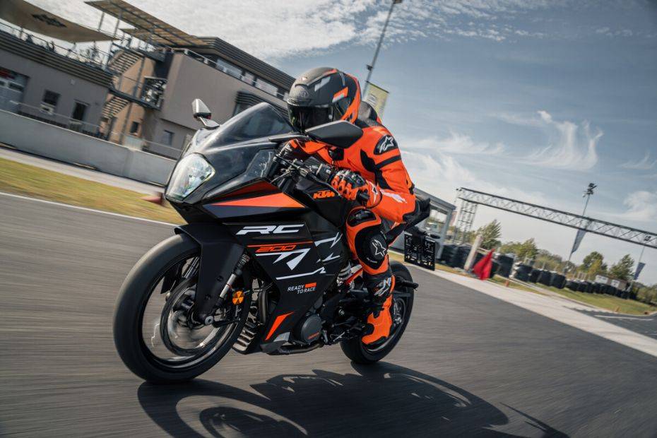 KTM RC 200 - Expert review