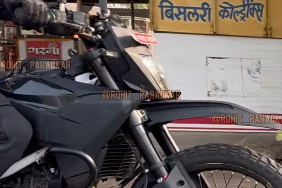 2024 KTM 390 Adventure R Spied Testing 2024 KTM 390 Adventure R Spied Testing - Headlight