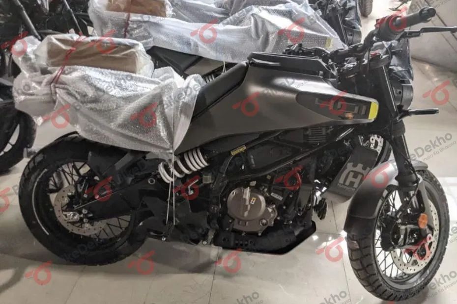 Husqvarna Svartpilen 401 Being Delivered with Apollo Tyred instead of Pirellis