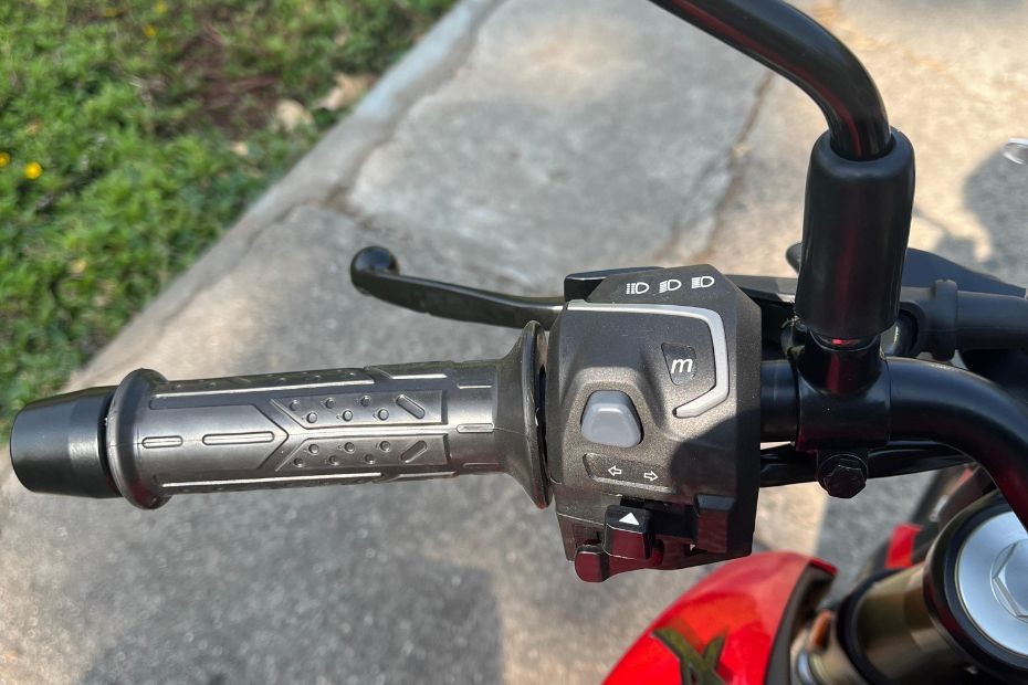 Bajaj Pulsar N250 new switch gear