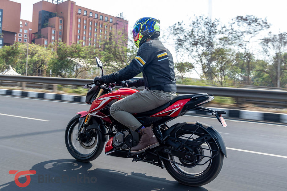 Bajaj Pulsar N250 Review