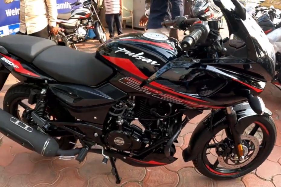Bajaj Pulsar 220F 2024 Edition