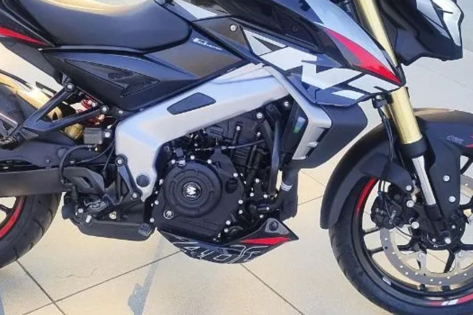 Pulsar NS400 engine