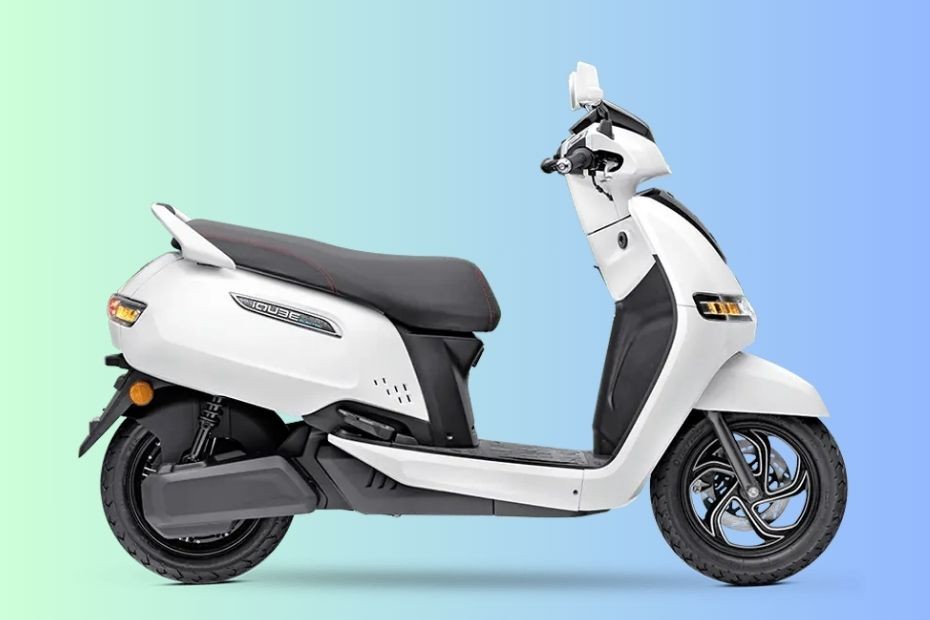 TVS iQube (2.2kWh) Side Profile