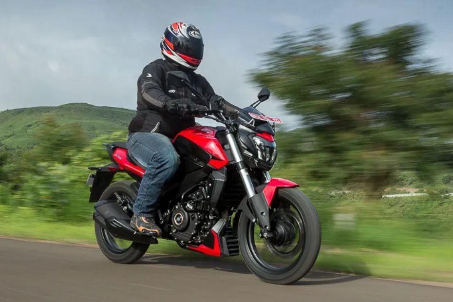 Bajaj Dominar 250 Riding