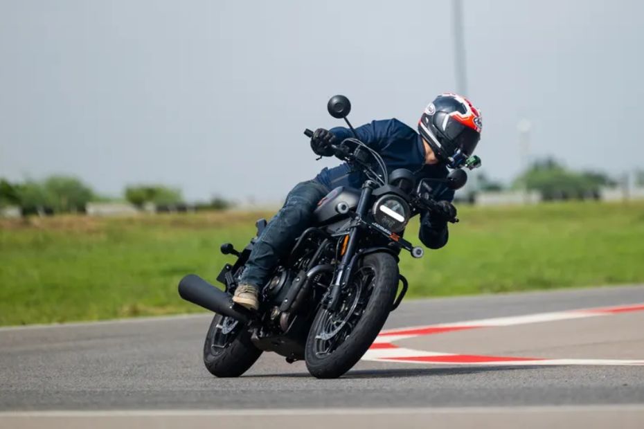 Harley-Davidson X440 Cornering 2