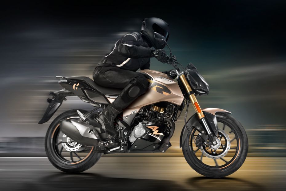 2024 Hero Xtreme 160R 4V Side 2024 Hero Xtreme 160R 4V Riding Shot