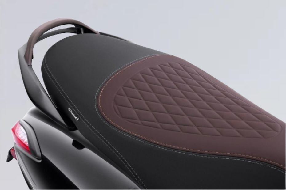Bajaj Chetak 3201 Special Edition Quilted Seat Bajaj Chetak 3201 Special Edition Dual-tone Seat