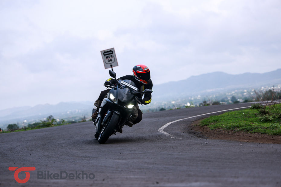Yamaha R3 Handling