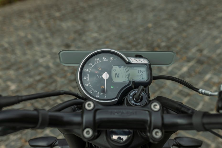 Triumph Speed T4 LCD console