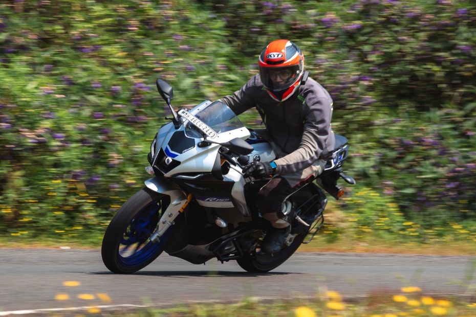 Yamaha R15 V4