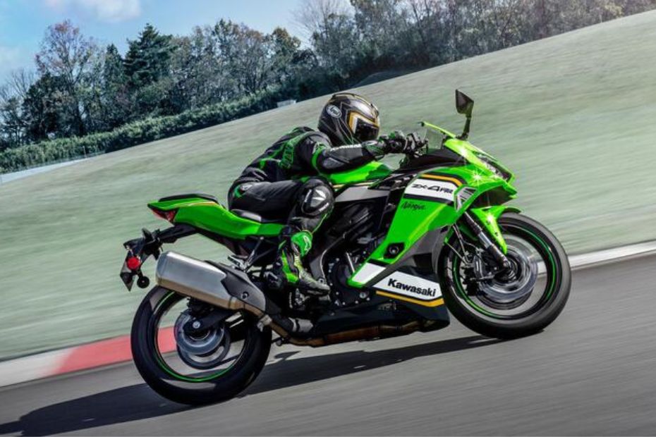 BREAKING: 2025 Kawasaki Ninja ZX-4RR Launched in India at Rs 9.42